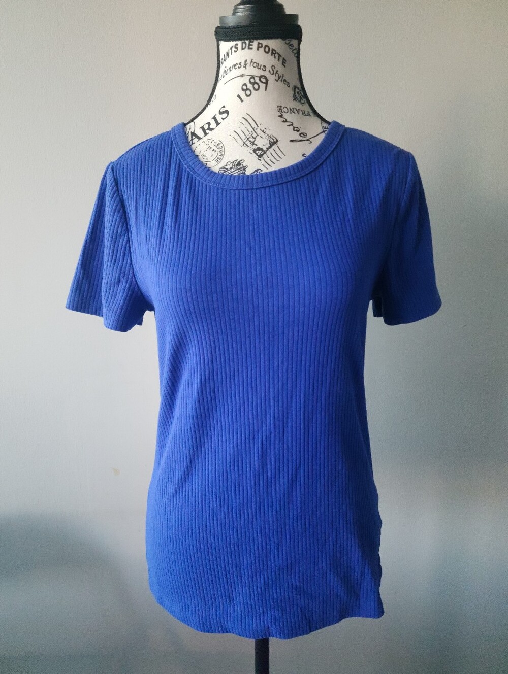 GAP Blue Ribbed Short Sleeve T-Shirt – Size Medium